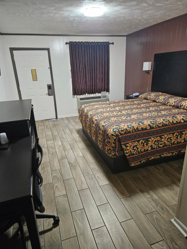 Bedroom 2, Traveler's Inn, Randolph