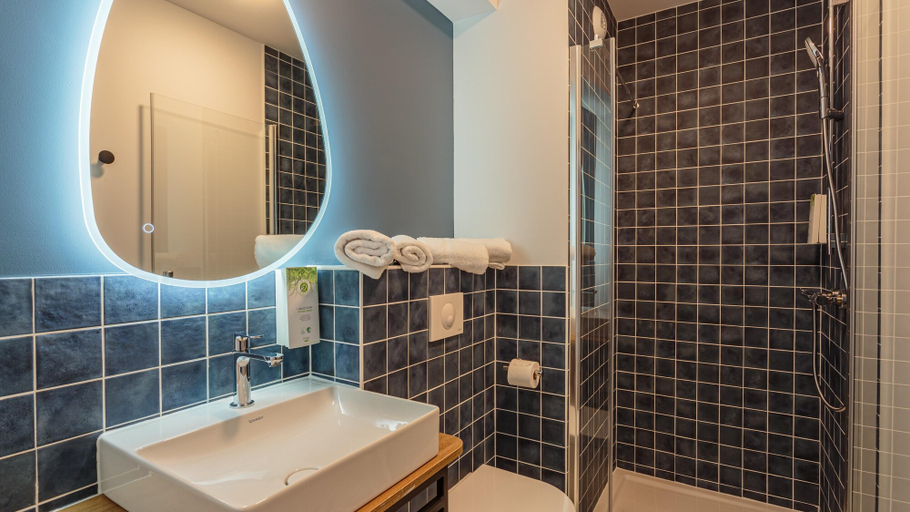 Bathroom 4, Kyriad Dax - Saint-Paul-les-Dax, Landes