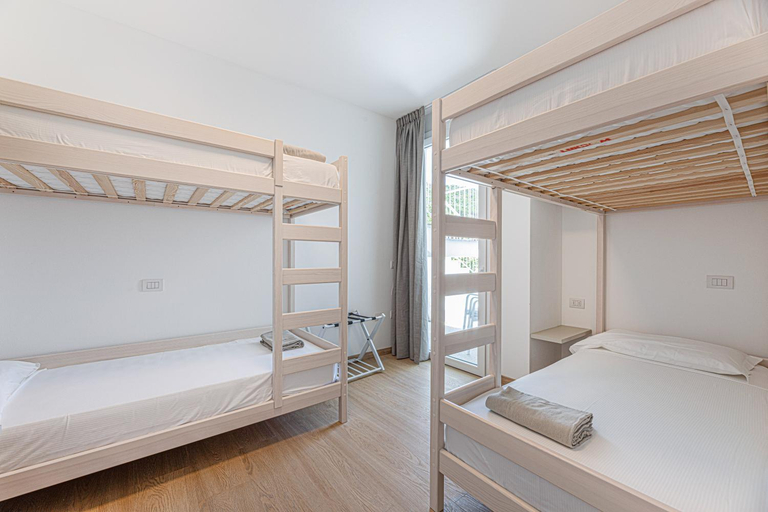 Bedroom 2, Hotel Baia Imperiale, Livorno