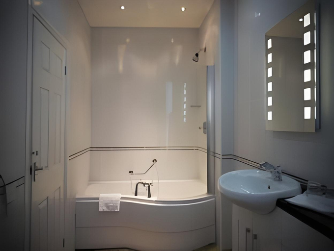 Bathroom 4, The Borrowdale Hotel, Cumbria