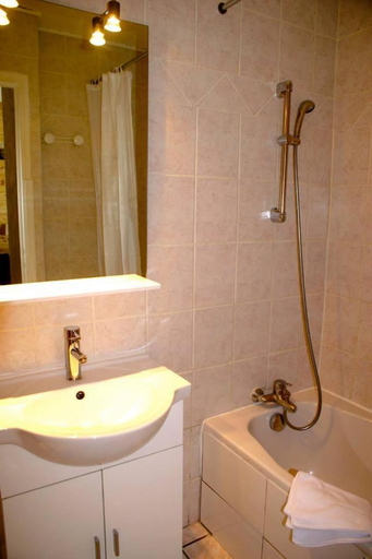 Bathroom 4, Hotel Cristol, Hautes-Alpes