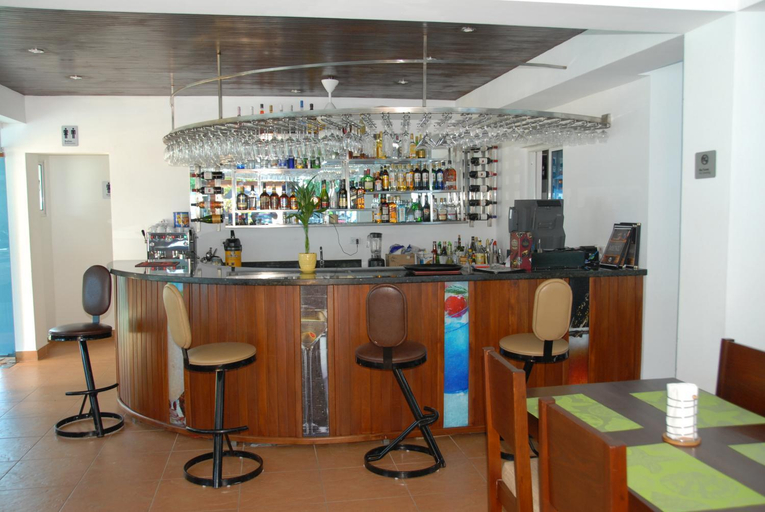 Food & Drinks 5, Anton Reef, Sosua