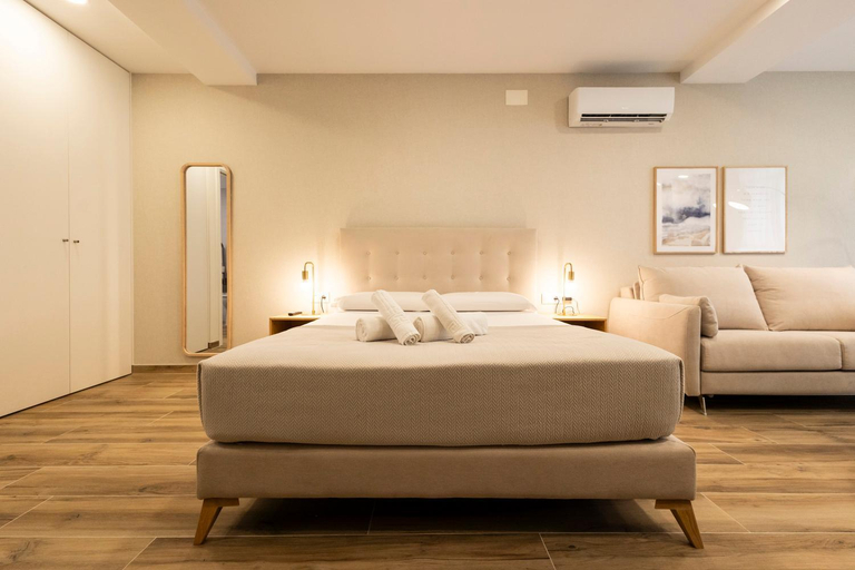 Others 3, Cortes Suites by Concept Flats, Valencia