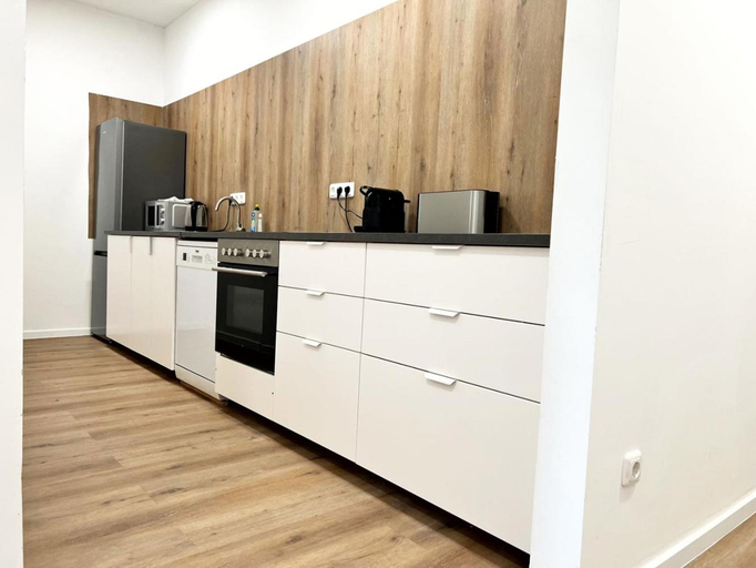 Others 2, Worker Apartments - Single Beds - Free Parking - Near Dusseldorf Airport- Fair, Duisburg