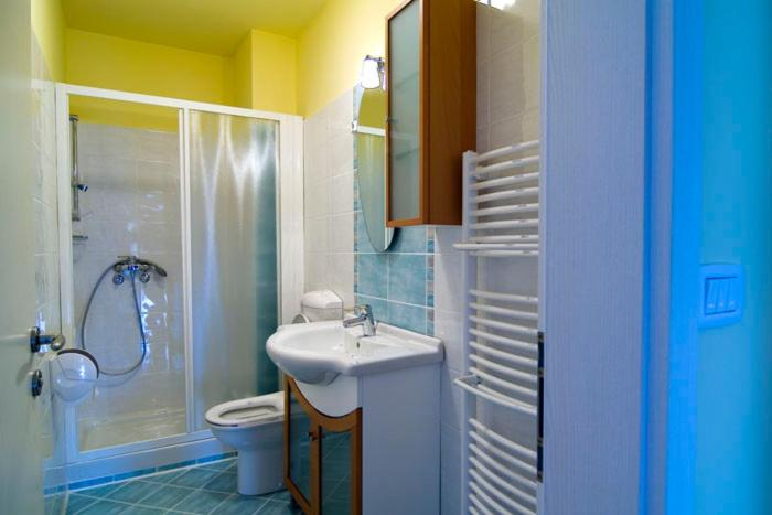 Bathroom 4, Hisa posebne Sorte, Komen