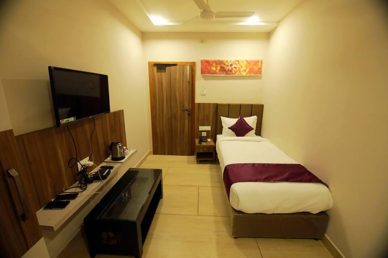 Bedroom 5, SRI MAMATHA INN, Nalgonda