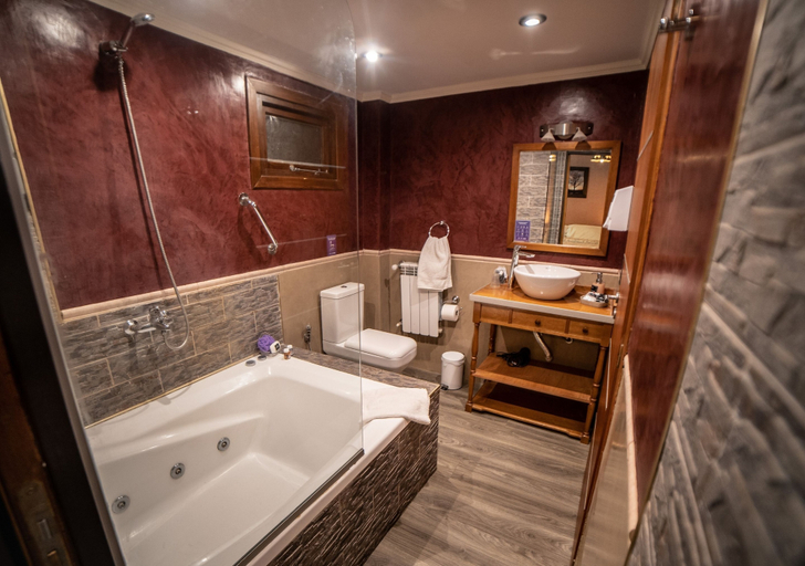 Bathroom 4, Guardianes del Bayo, Los Lagos