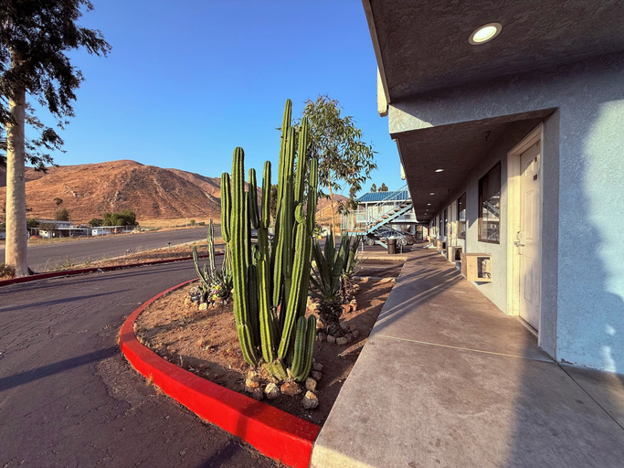 Exterior & Views 3, Circle Inn Hotel Jurupa Valley Riverside, Riverside