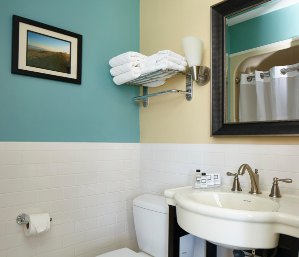 Bathroom, Breezeway Boutique Hotel, Washington