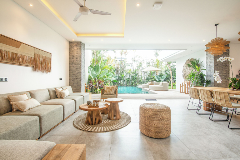 Others 4, Coastal Comfort: Cozy 4BR Villa, 5 Min Walk to Finns Beach, Badung