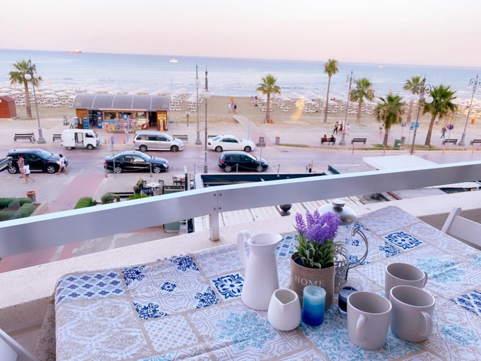 Others 4, Beach Front Apartment, Larnaca