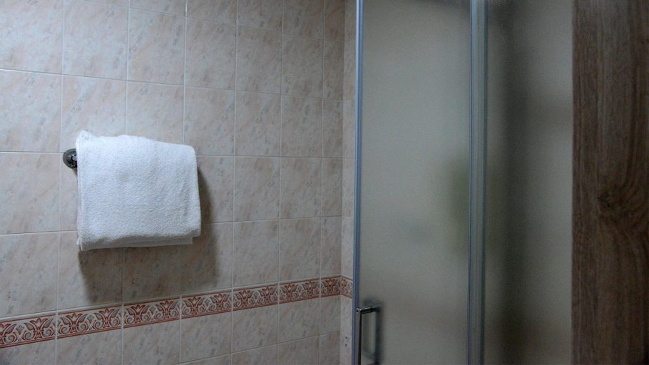 Bathroom 23
