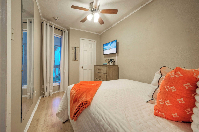 Bedroom 3, Private Balcony w/ Ocean View Pool & Hot Tub Access Ocean Echo by Avantstay, Nueces