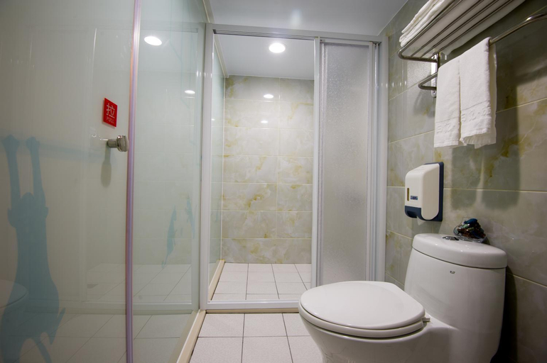 Bathroom 3, Hotel 6 Zhonghua, Taipei City