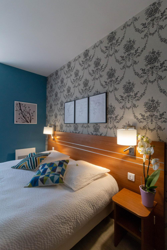 Bedroom 2, Logis Hotel Le Cantarel, Haute-Marne
