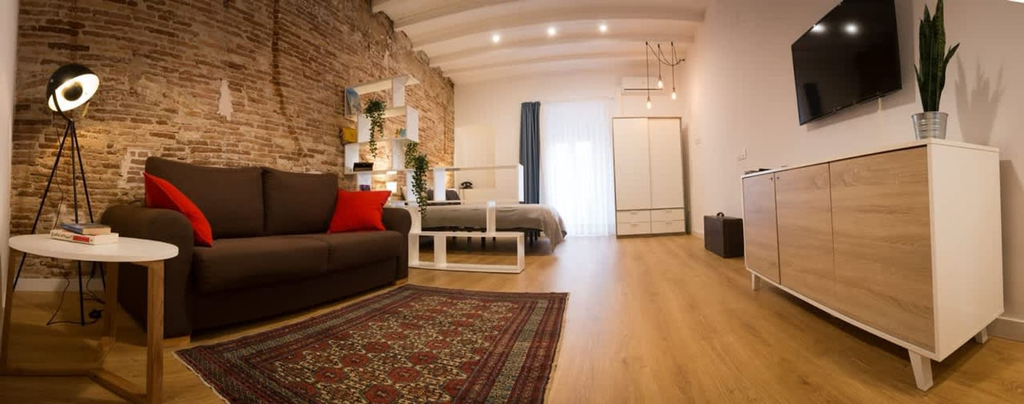 Room 4, Merceria 3 by Unik Tarragona, Tarragona