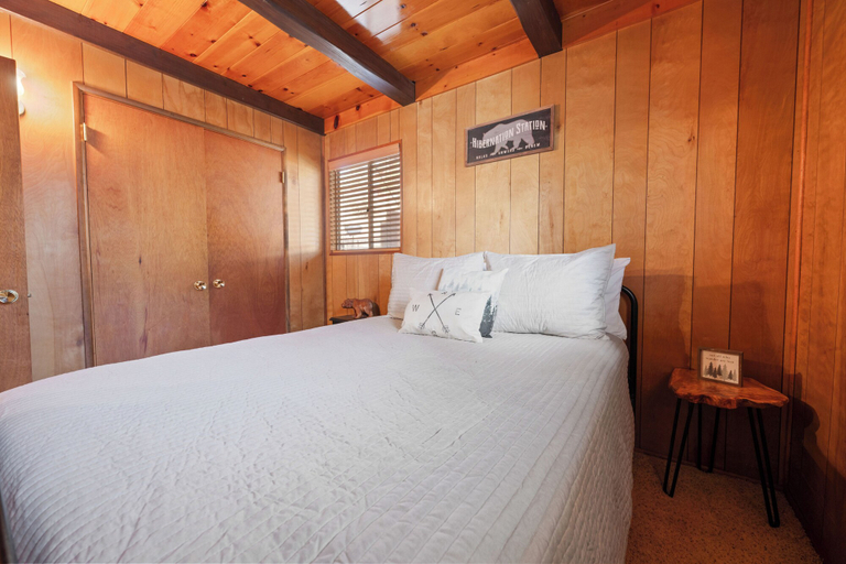Bedroom 2, Encino Pines, San Bernardino