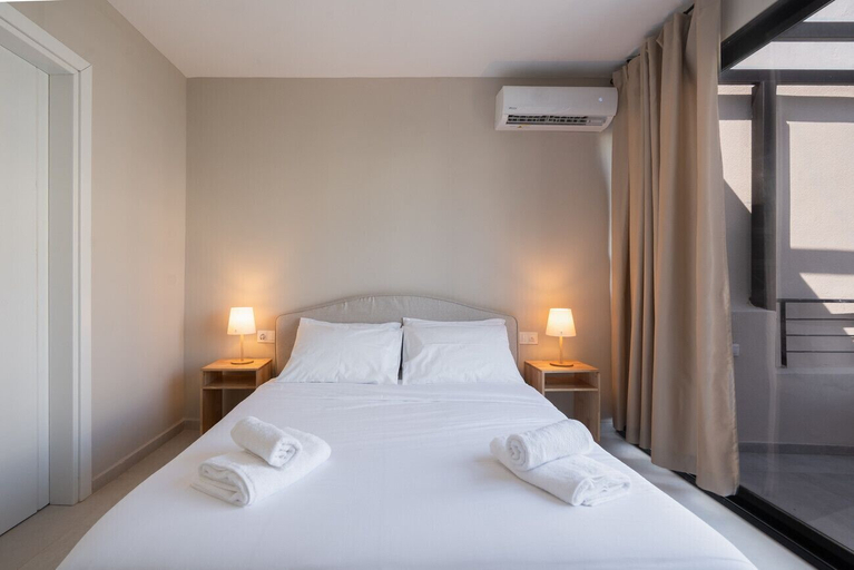Room 5, LIV - Deluxe 2BD Apartment in Athens, Attica