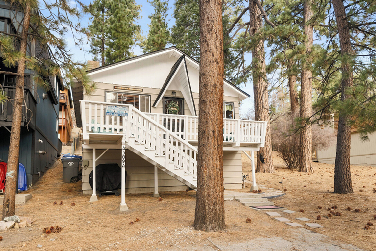 Exterior & Views, Encino Pines, San Bernardino