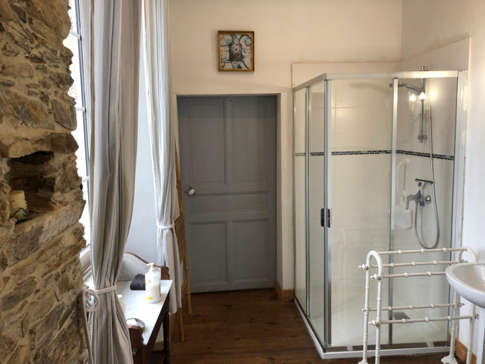 Bathroom 3, Ancien hotel aux moines Pierrefitte St Lo, Manche