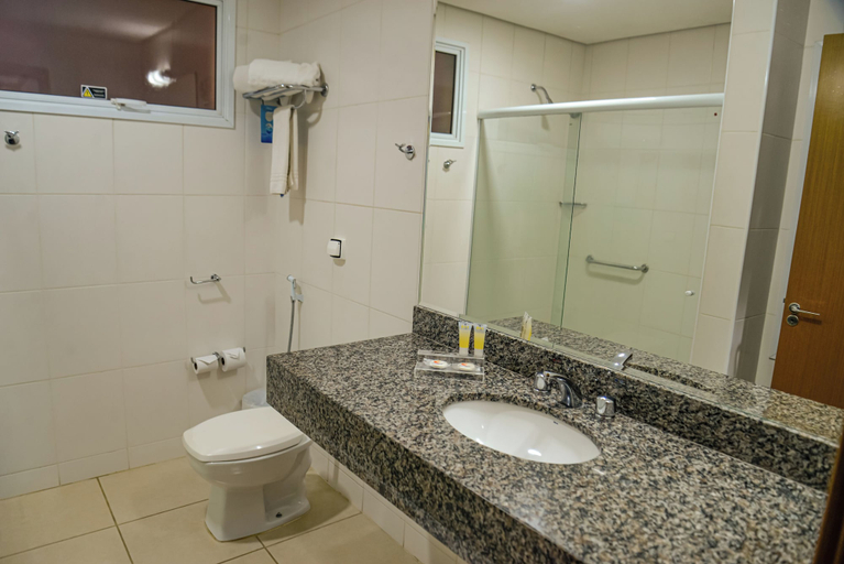 Bathroom 5, Comfort Hotel Bauru, Bauru