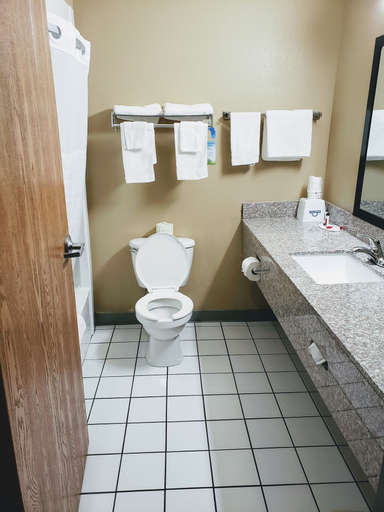 Bathroom 4, Days Inn & Suites by Wyndham Morris/I-80, Grundy