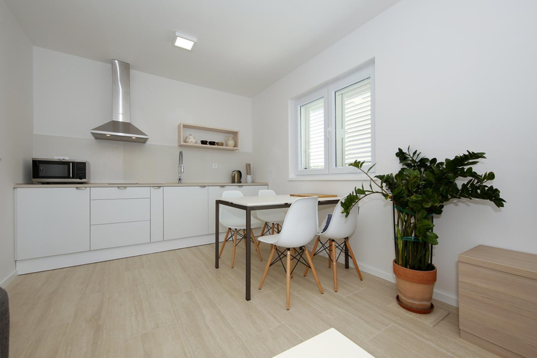 Others 4, Valadar Apartments, Privlaka