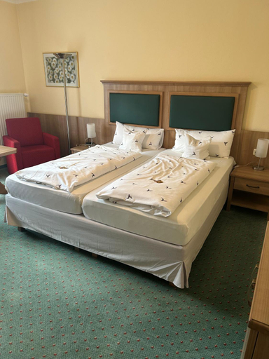 Bedroom 4, Hotel garni Hubertushof, Passau