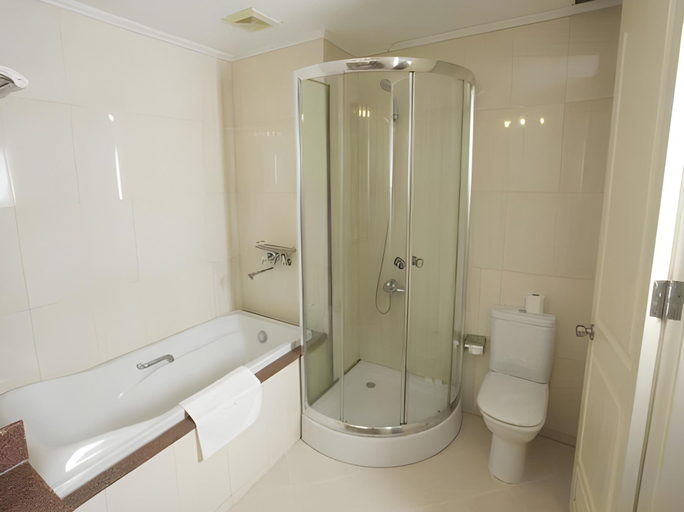 Bathroom 4, Danly Hotel, Ba Đình