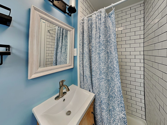Bathroom 3, Mountains to Sea by Topsail Realty, Pender