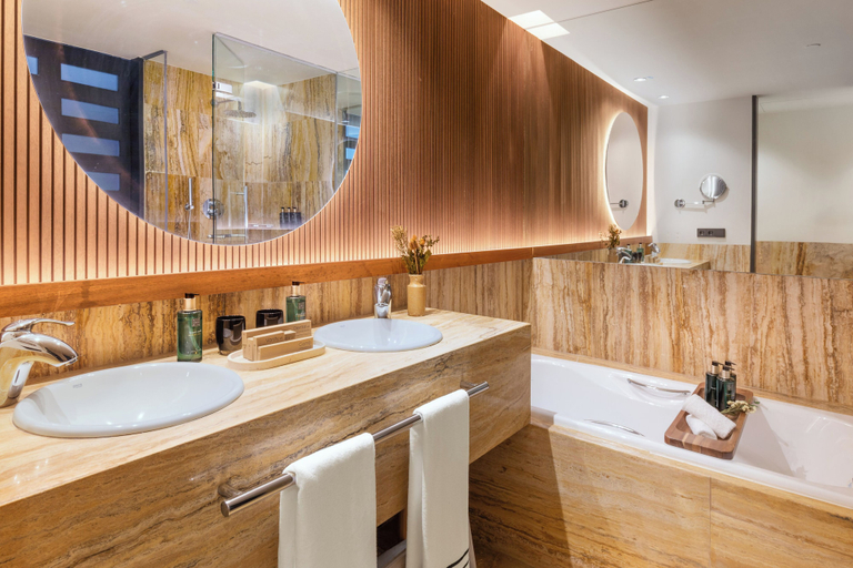 Bathroom 5, Melia Bilbao, Vizcaya