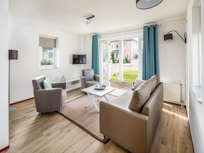 Others 5, Villa in Hellevoetsluis near North Sea Beach, Hellevoetsluis