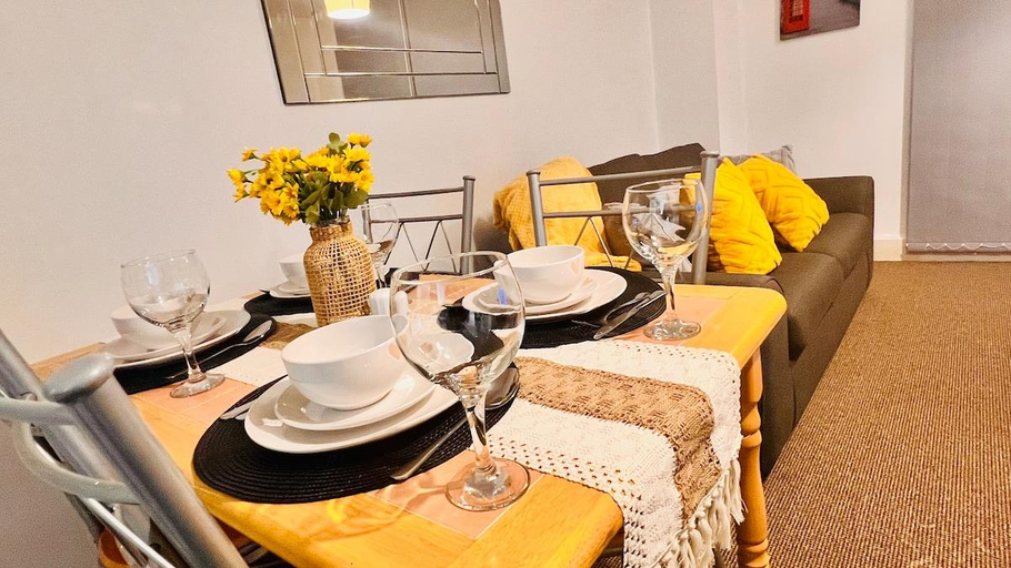 Others 3, Entire City Centre Apartment + Allocated parking, Birmingham