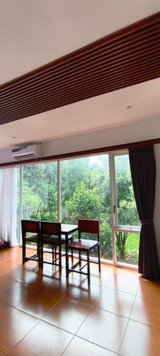 Dining Room 11