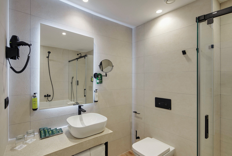 Bathroom 5, Sercotel Cruz del Mar, Cádiz