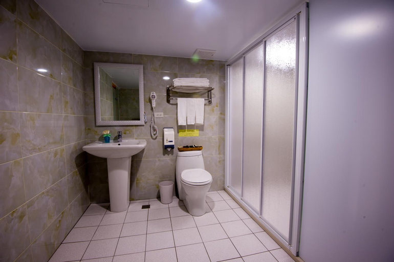 Bathroom 5, Hotel 6 Zhonghua, Taipei City