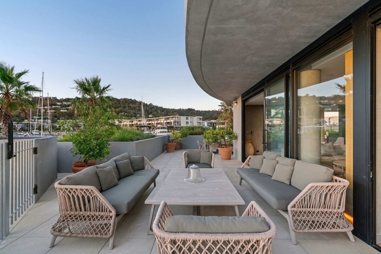 Room 5, La Perla Marina Penthouse With Private Pool, Melbourne