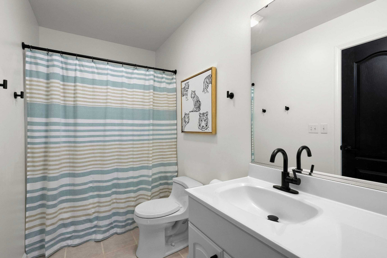 Bathroom 4, Knotty Pines by Avantstay Lake Views, Renovated, Catawba