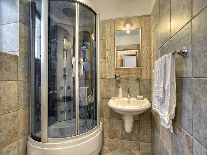 Bathroom 4, Villa in Svetvincenat with Pool Beach, Svetvinčenat