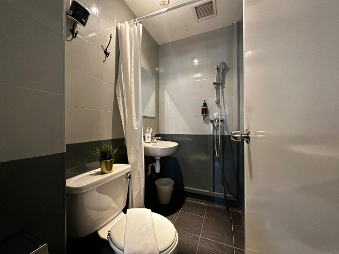 Bathroom 4, Check-Inn @Little India, Singapore