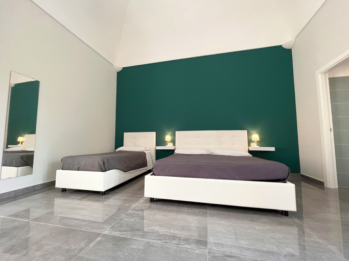Bedroom 3, DC House, Napoli