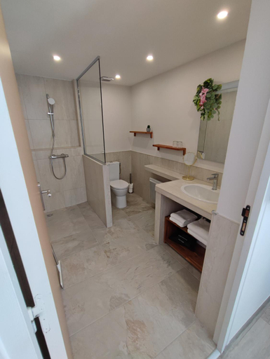 Bathroom 4, Logis Hotel De La Clape, Aude