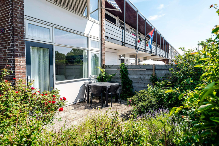 Others 3, The apartment Shell 42, Zandvoort