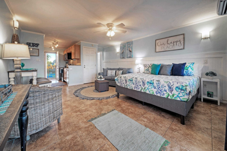 Others 4, Studio w/ Balcony, Pools & Direct Beach Access Seaside Blessing by Avantstay, Nueces