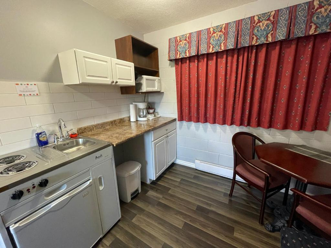 Others 4, Arrow Lake Motel, Central Kootenay