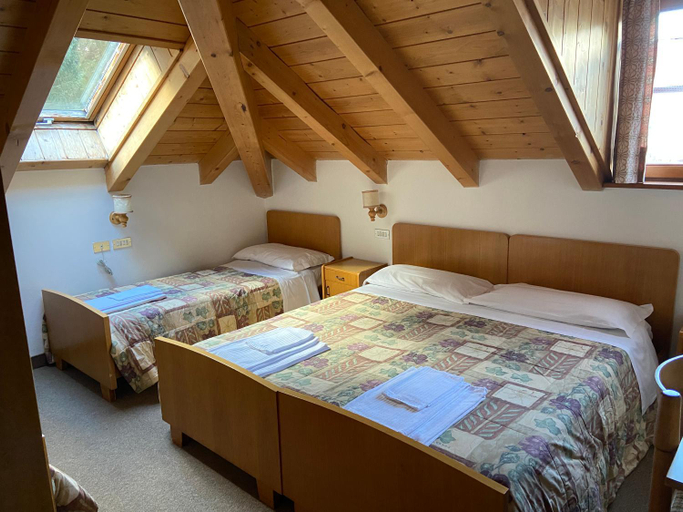 Bedroom 2, Dolomites Hotel La Meridiana, Trento