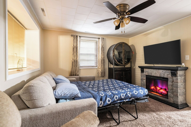 Others 4, Spacious 3BR House With Firepit & Grill, Near Beach, Lake