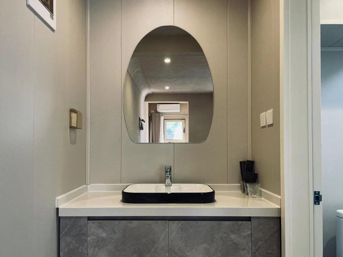 Bathroom 3, NuanTang Hotel - Universal Beijing Branch, Beijing