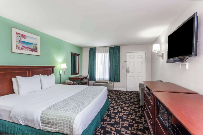 Bedroom 4, Ramada by Wyndham Oceanside, San Diego