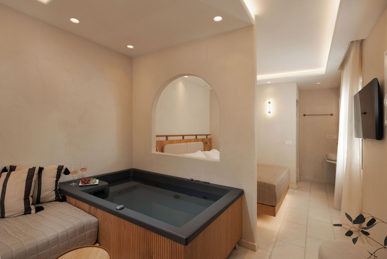 Bathroom 5, Polis of Naxos, South Aegean